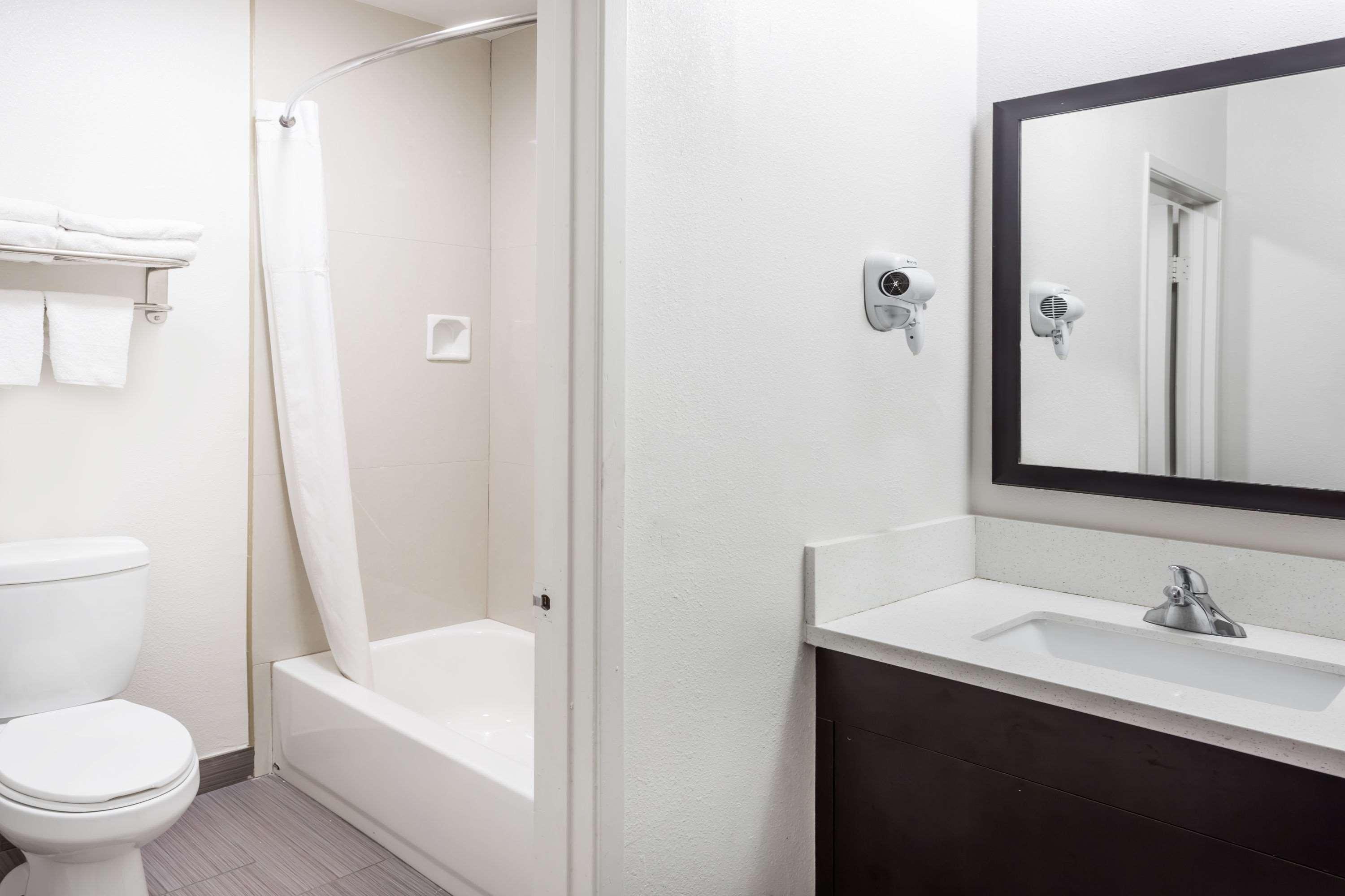 Days Inn & Suites By Wyndham Anaheim At Disneyland Park Eksteriør billede