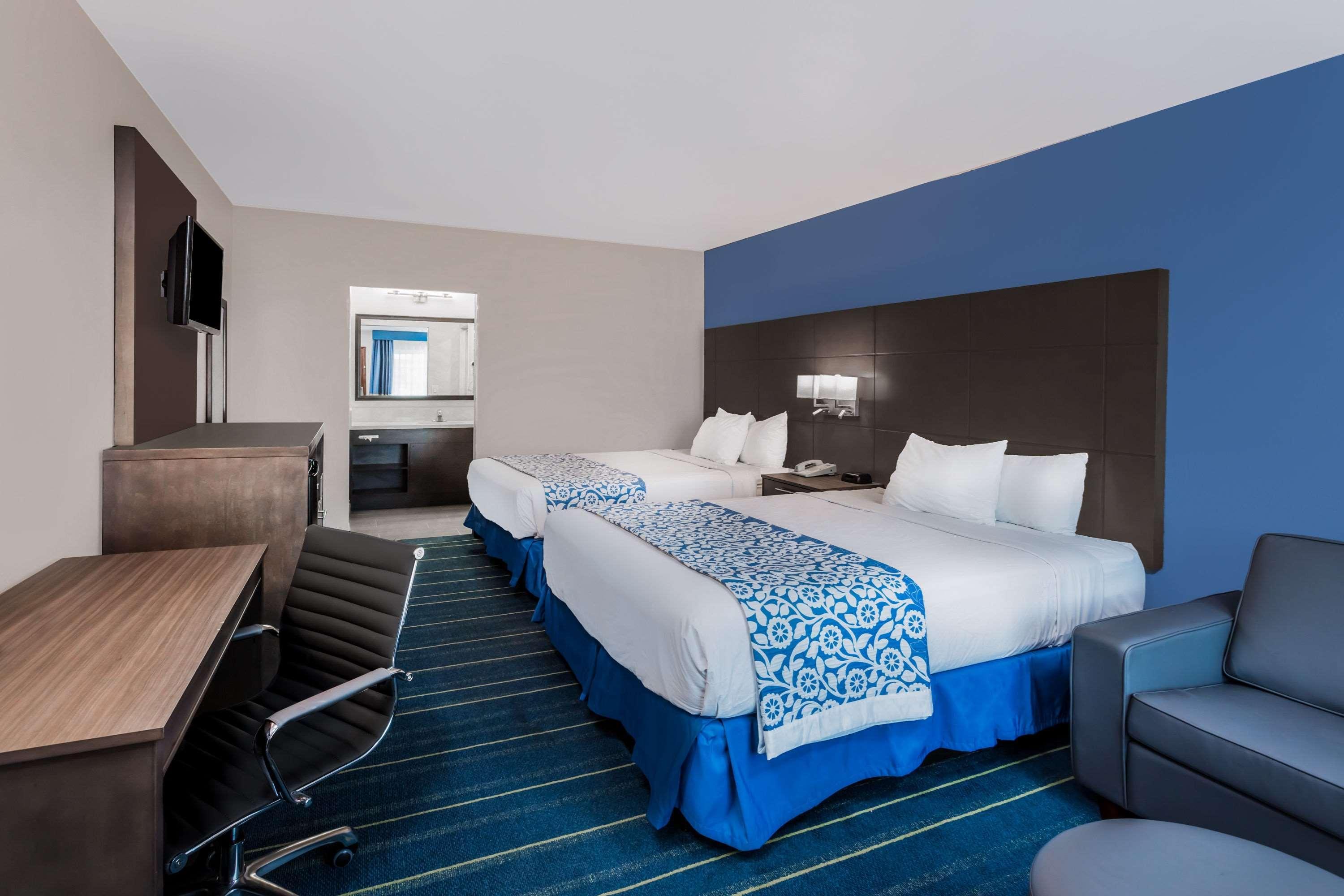 Days Inn & Suites By Wyndham Anaheim At Disneyland Park Eksteriør billede