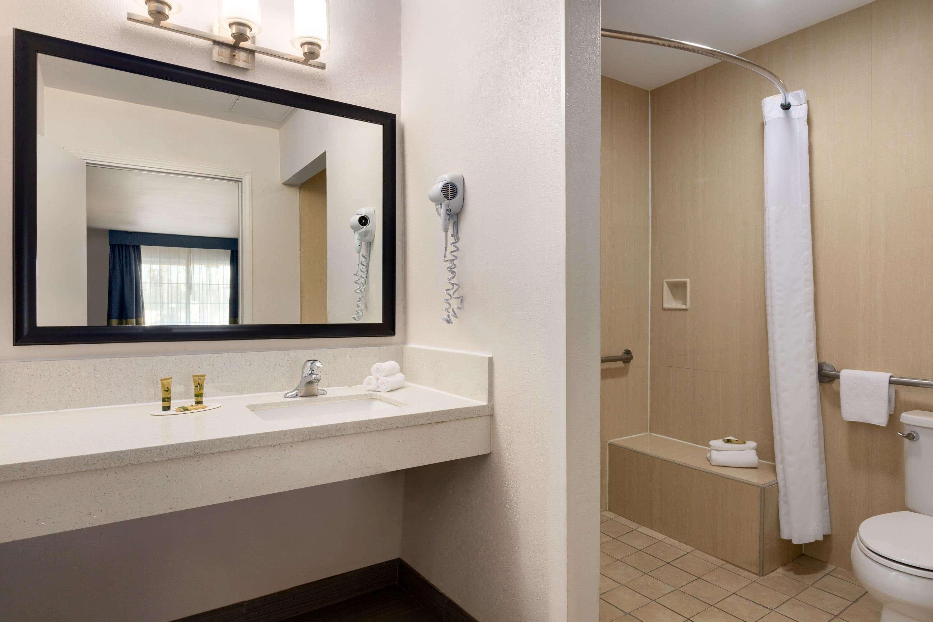 Days Inn & Suites By Wyndham Anaheim At Disneyland Park Eksteriør billede