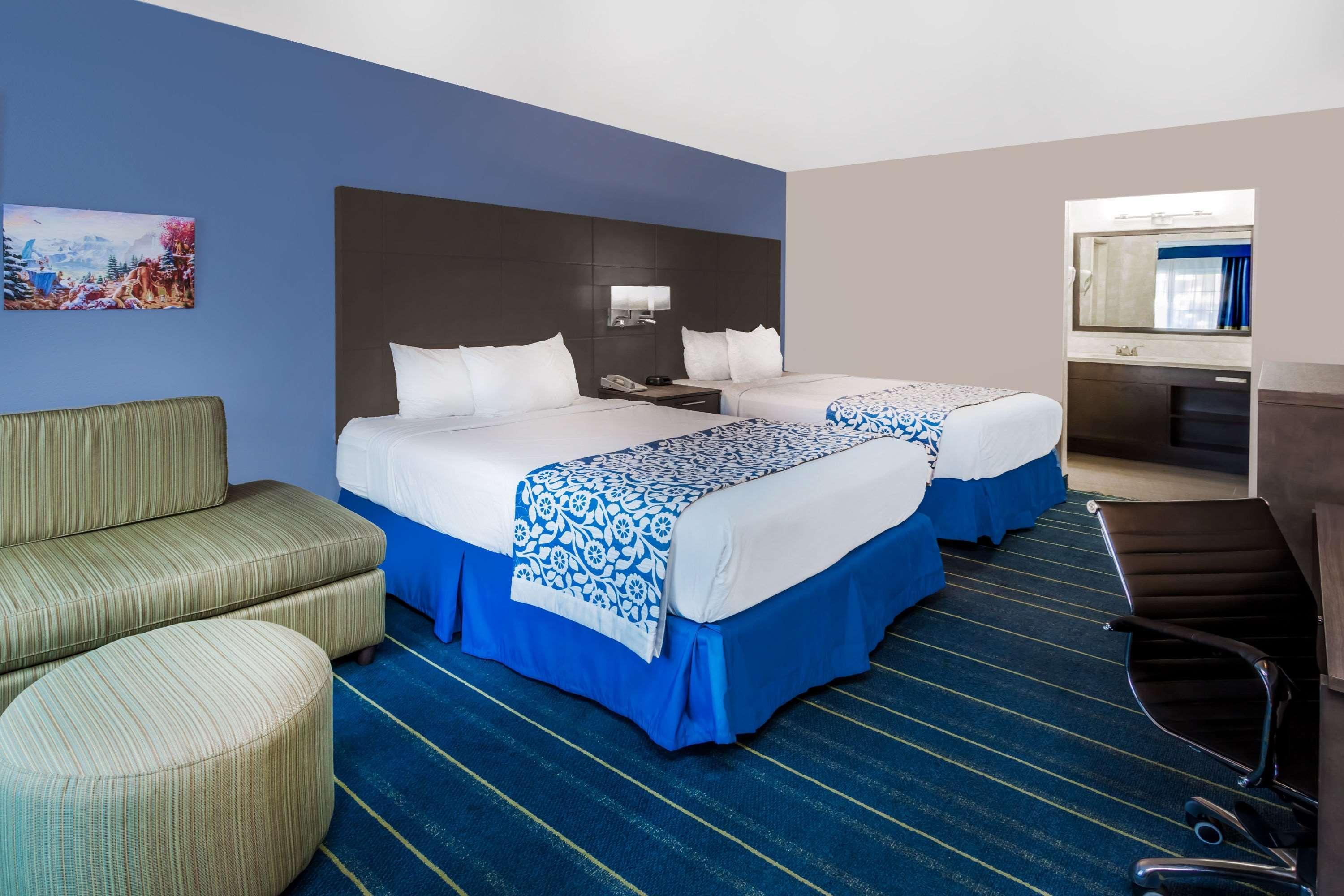 Days Inn & Suites By Wyndham Anaheim At Disneyland Park Eksteriør billede